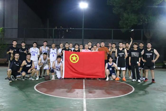 热血逐梦,薪火相传!这场新老员工篮球赛燃爆全场 热血逐梦,薪火相传!这场新老员工篮球赛燃爆全场