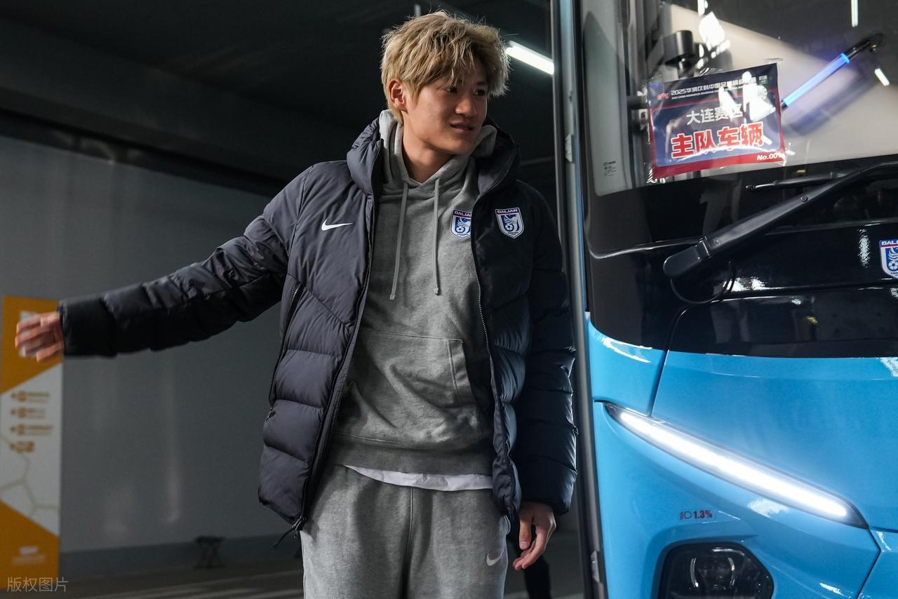 开云·体育app 中国官方网站-大连球迷要笑醒了？有望再从上港撬走王牌新星，单赛季5球2助攻