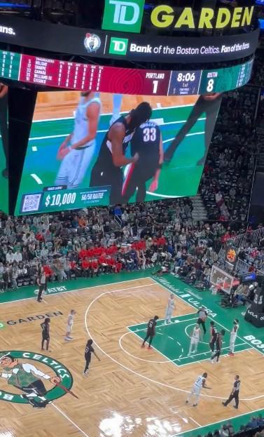 开云app官方下载-罗威被交易后首次回到绿军主场，绿军主场球迷为其送上掌声